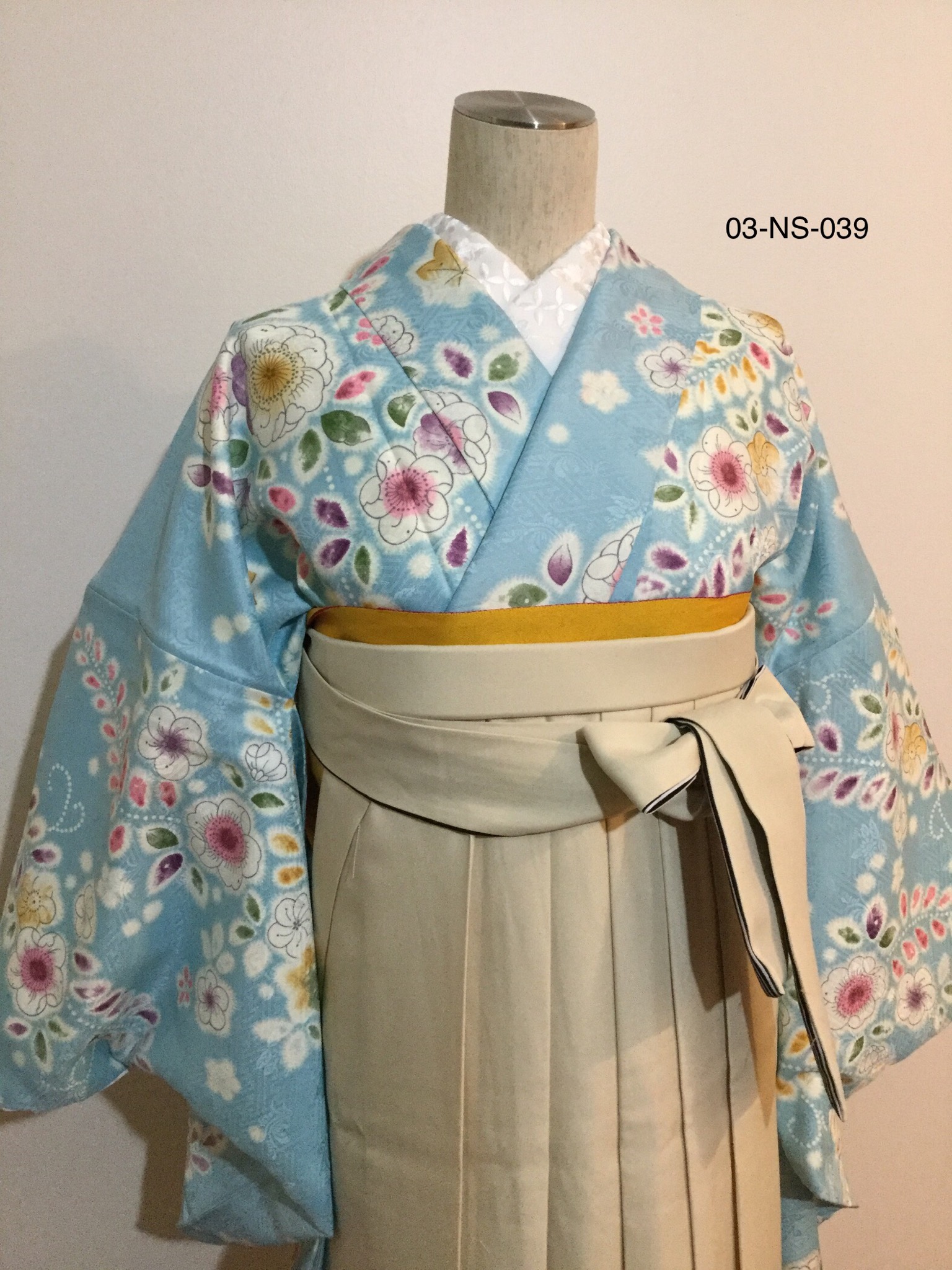 可愛いお袴いっぱいありますよ〜♪(´ε｀ )