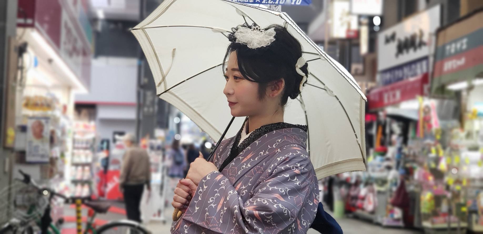 レースとヘットドレスでレトロ気分